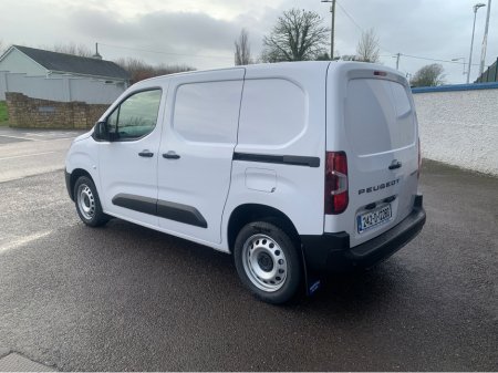 2024 Peugeot Partner PRO PLUS 1.5 HDI 100 1 €24,000 thumbnail