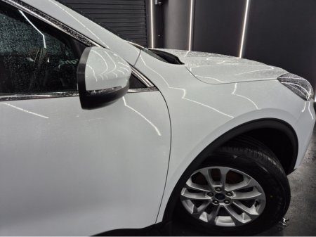 2021 Ford Kuga - view 4