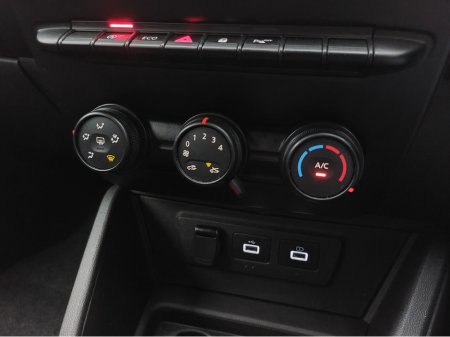 2023 Dacia Duster EXPRESSION BLUE DCI 115 4X2 NB €18,995 thumbnail