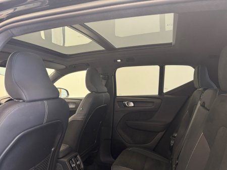 2023 Volvo XC40 - thumbnail 5