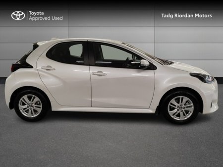 2024 Toyota Yaris HYBRID LUNA €26,950 thumbnail