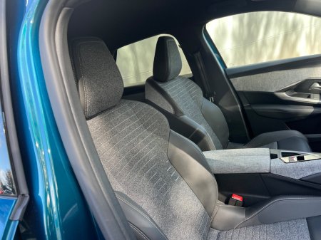 2025 Peugeot 3008 - thumbnail 8