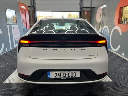 2024 Toyota Prius - thumbnail 3