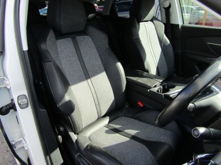 2018 Peugeot 3008 - thumbnail 16