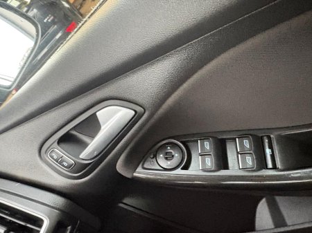 2018 Ford Focus - thumbnail 12