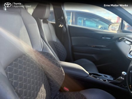 2022 Toyota C-HR C-HR HYBRID SOL €27,450 thumbnail