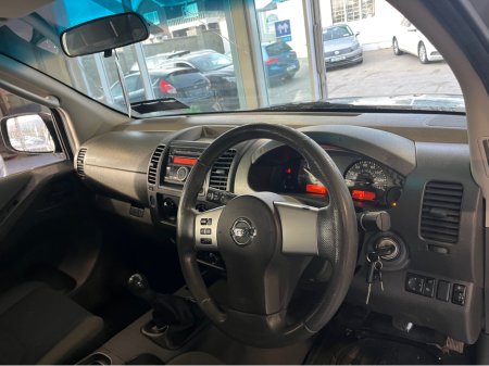 2015 Nissan Navara - thumbnail 13