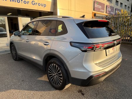 2024 Volkswagen Tiguan - thumbnail 3