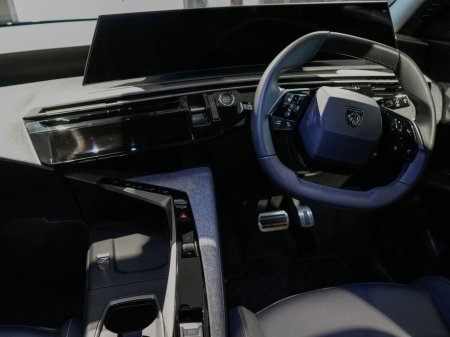 2025 Peugeot 5008 STD Allure Mhev 136 E-dsc6 4DR €49,900