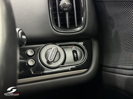 2022 MINI Countryman (221) COUNTRYMAN E ALL4 CLA CLASSIC €32,995 thumbnail