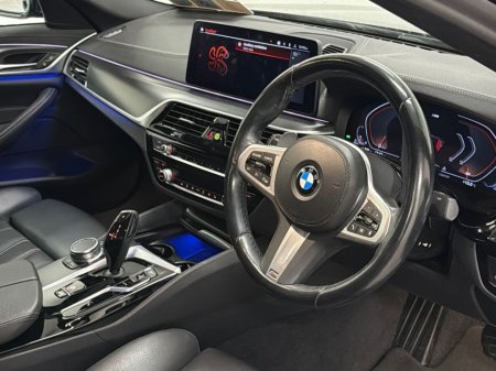 2022 BMW 5 Series - photo 6