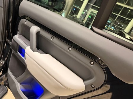 2025 Land Rover Defender X-DYNAMIC SE=HUGE SPEC//LIGHT INTERIOR//AS NEW=2 YEAR WARRANTY=TAILORED FINANCE PACKAGES AVAILABLE=TRADE IN'S WELCOME €104,995 thumbnail