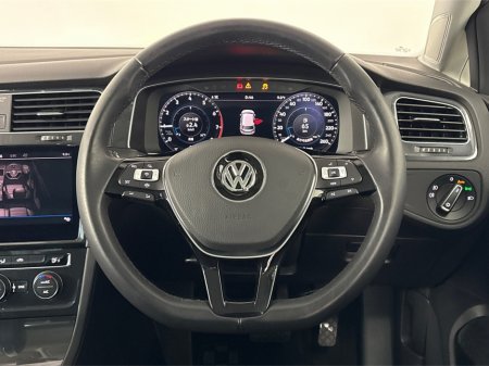 2019 Volkswagen Golf COMFORTLINE**TOUCHSCREEN MEDIA**APPLE CAR PLAY**REVERSE CAMERA**PARKING SENSORS**MULTIFUNCTIONAL STEERING WHEEL**CRUSIE CONTROL**DUAL CLIMATE**CLOTH SEATS**ELECTRIC WINDOWS**AIRCONDITIONING**ISOFIX** €19,995 thumbnail