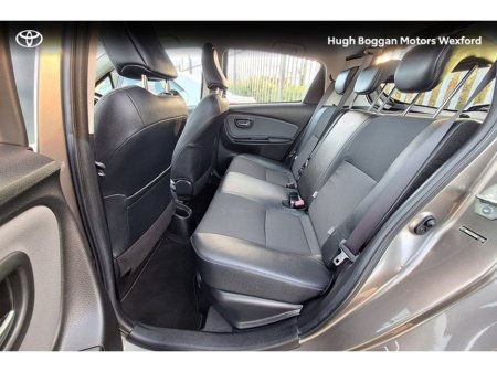 2016 Toyota Yaris HYBRID LUXURY IRISH CAR! €14,995 thumbnail