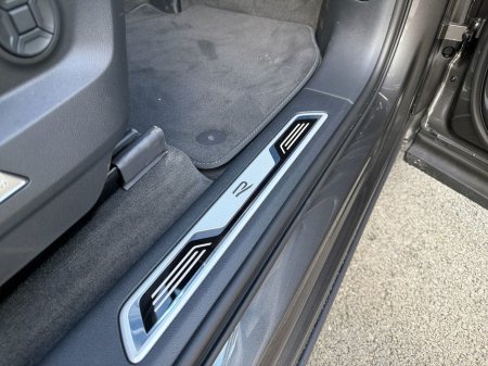 2026 Volkswagen Touareg R-Line (COMMERCIAL) thumbnail