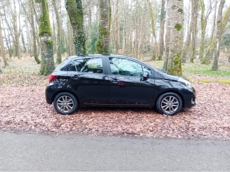 2016 Toyota Yaris - thumbnail 5