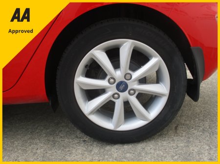 2018 Ford Fiesta - thumbnail 2