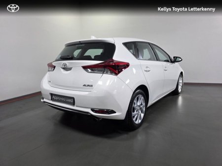 2016 Toyota Auris - thumbnail 2