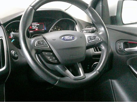 2017 Ford Focus - thumbnail 17