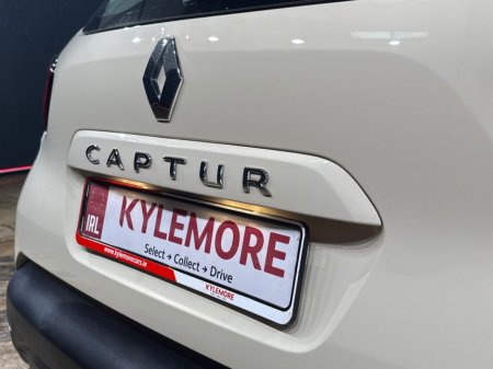 2017 Renault Captur 1.2 PETROL AUTO - CRUISE CONTROL - HEATING / AC CONTROLS - ALL ELECTRIC WINDOWS €14,450 thumbnail