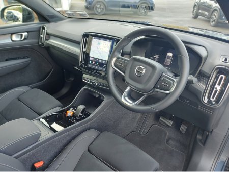 2025 Volvo EC40 MY26 SINGLE MOTOR EX-T RNG €51,950 thumbnail