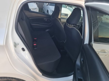 2019 Toyota Vitz - thumbnail 13