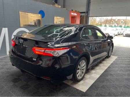 2019 Toyota Camry - thumbnail 2