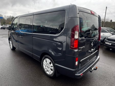 2025 Renault Trafic Passenger - photo 3
