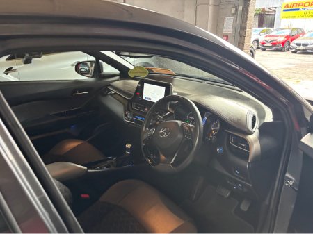 2023 Toyota C-HR HYBRID SOL 4DR AUTO €25,499 thumbnail