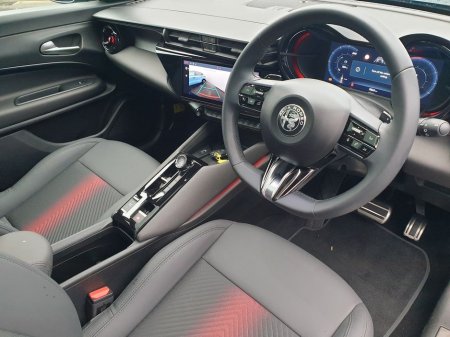 2025 Alfa Romeo Junior Ibrida 1.2(136bhp) MHEV, Premium+Tech+Sunroof+18" Alloys €39,995 thumbnail