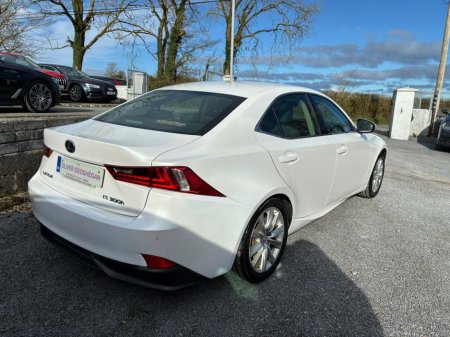 2016 Lexus IS 300 h - thumbnail 25