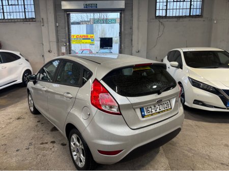 2016 Ford Fiesta - thumbnail 3