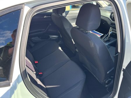 2019 Volkswagen Polo - view 4