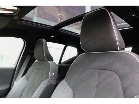 2022 Volvo XC40 - thumbnail 10