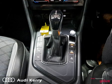 2023 Volkswagen Tiguan 2.0 TDI R LINE SA 5DR A €40,900 thumbnail