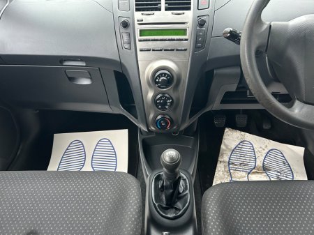 2011 Toyota Yaris 1.0 VVT-i 3Dr Sport €4,950 thumbnail