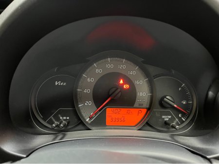 2018 Toyota Vitz - thumbnail 16