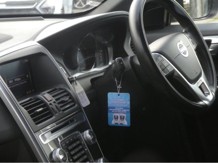 2017 Volvo XC60 2.4D D5 R-DESIGN LUXURY NAV AWD thumbnail