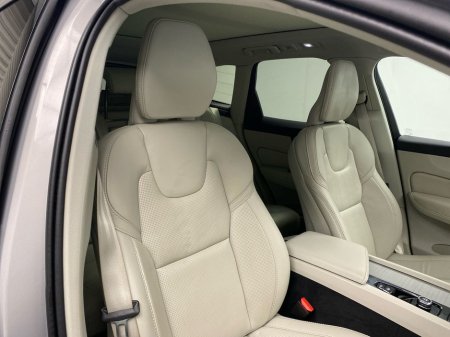 2024 Volvo XC60 2 YEARS SELKT WARRANTY ULTRA T6 PHEV €62,995 thumbnail