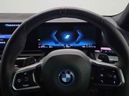 2025 BMW 5 Series - thumbnail 9