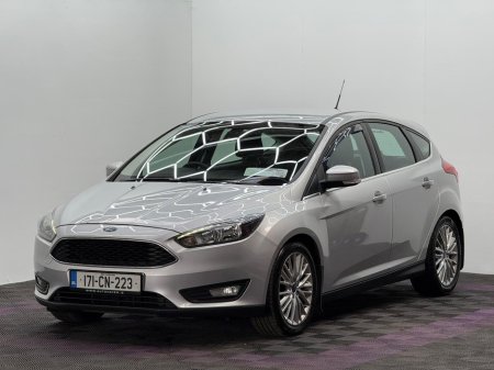 2017 Ford Focus - view 3