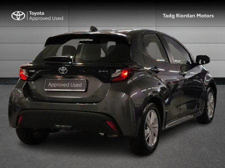 2025 Toyota Yaris HYBRID LUNA €25,950