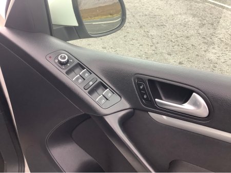 2014 Volkswagen Tiguan - view 4