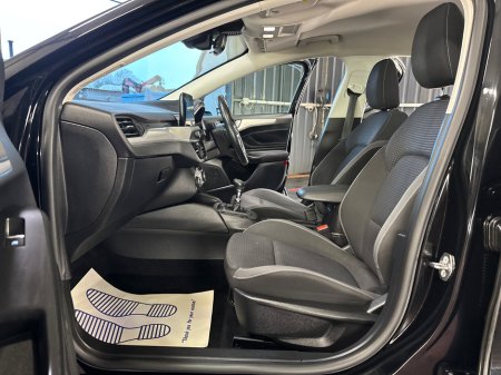 2019 Ford Focus - thumbnail 16