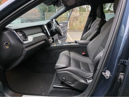 2023 Volvo XC60 2.0 B4 PLUS DARK AUTO. HUGE SPEC. FINANCE ARRANGED. SIMI. AA APPROVED. €42,950 thumbnail