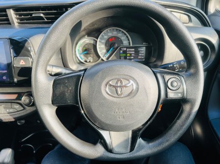 2019 Toyota Vitz - thumbnail 21