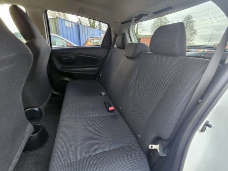 2018 Toyota Vitz - thumbnail 20