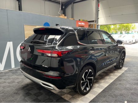 2024 Mitsubishi Outlander - photo 2