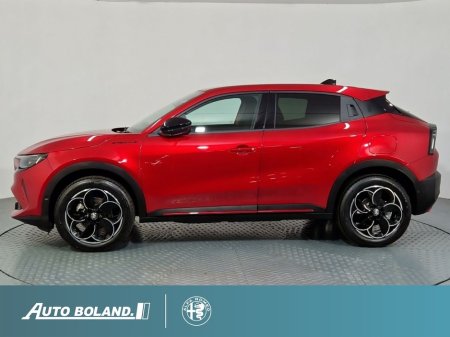 2026 Alfa Romeo Junior Speciale 115 kW Tech & Interior Pack €47,450