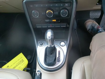 2017 Volkswagen Beetle - thumbnail 8